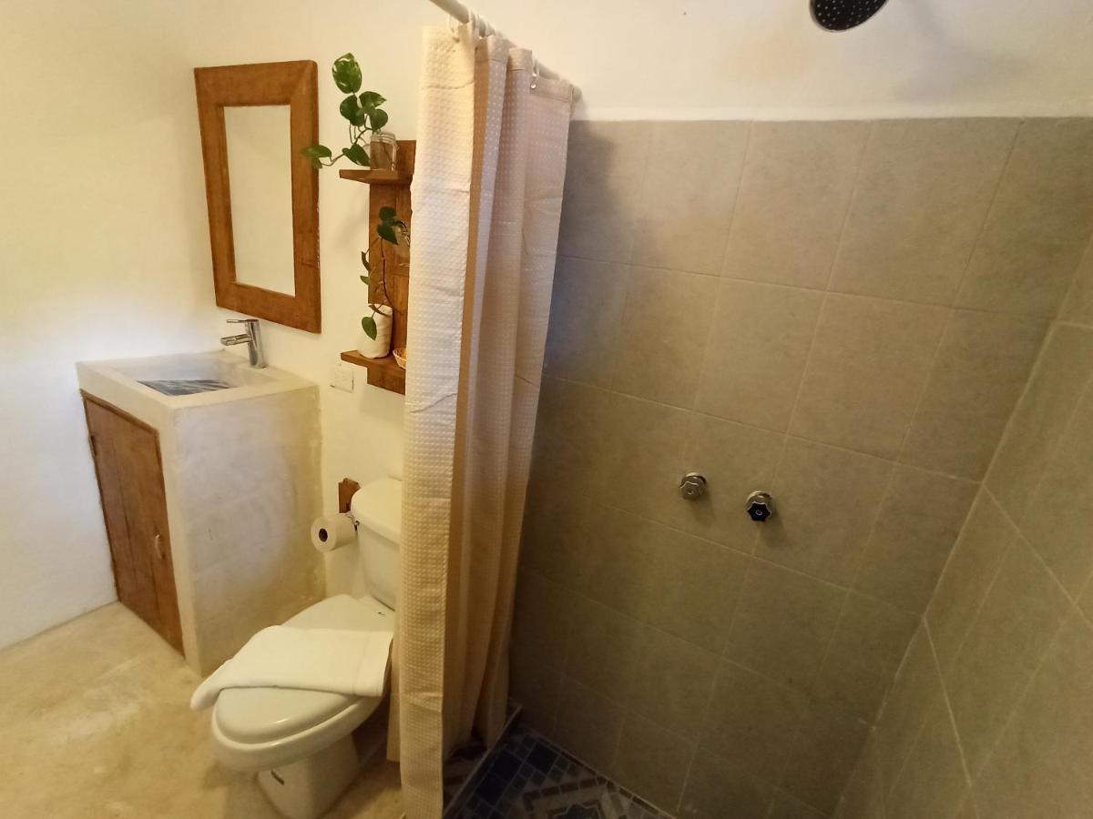 Mio Cancun Hotel Boutique Zewnętrze zdjęcie Bathroom with shower curtain